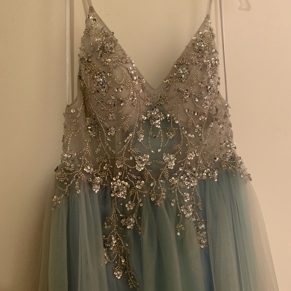 Beautiful formal blue dress with amazing bead detailing - Picture 4 of 6